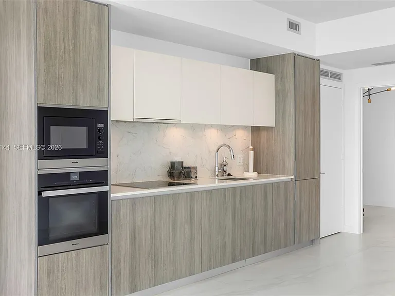 2900 NE 7th Ave #1806 — Photo 32