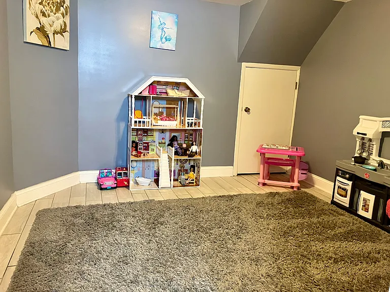 549 Wartman St — Photo 16