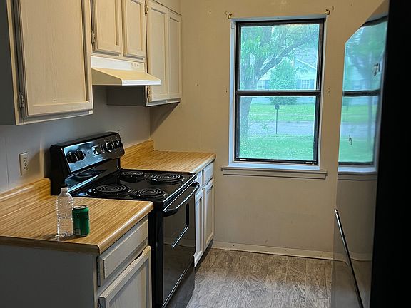 3rd image of 119 E Alicia St