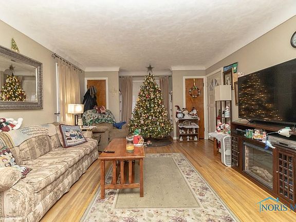 4th image of 4023 Orono Dr