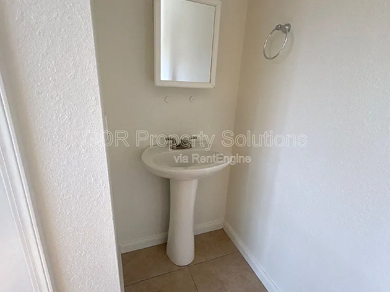 704 Fruit Ave NW — Photo 10