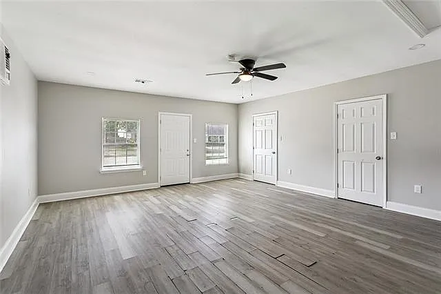 4 bed, 2.5 bath, 2516 sqft, $2,300 — Photo 3