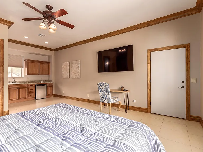 6770 E Skyline Dr — Photo 2