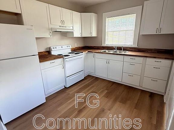 4th image of 212 Main Ave E
