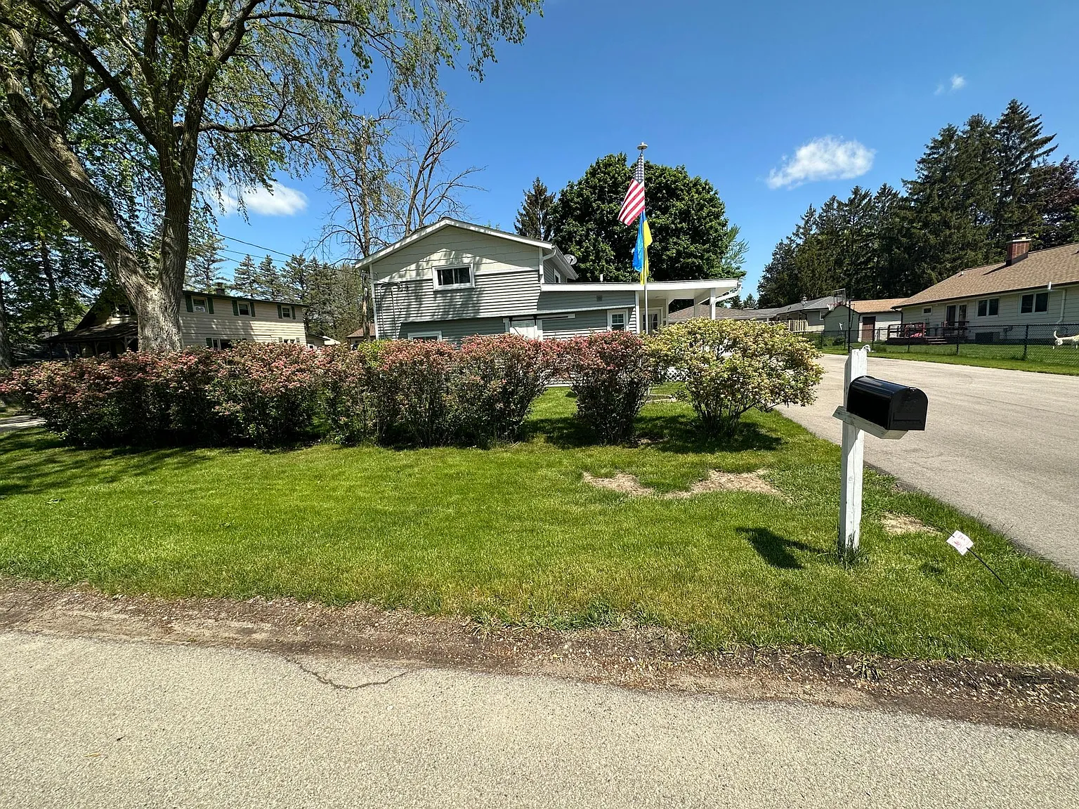 S70W18842 Gold Dr — Photo 2
