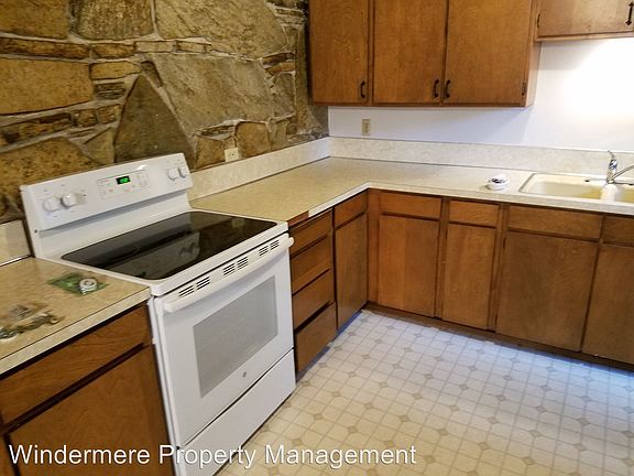 4th image of 12499 Silverdale Way NW