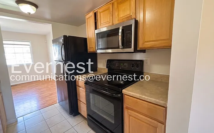 2325 McClellan Ct — Photo 10