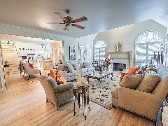 4th image of 9223 Woodriver Ln