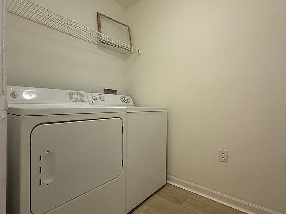 Washer/Dryer included