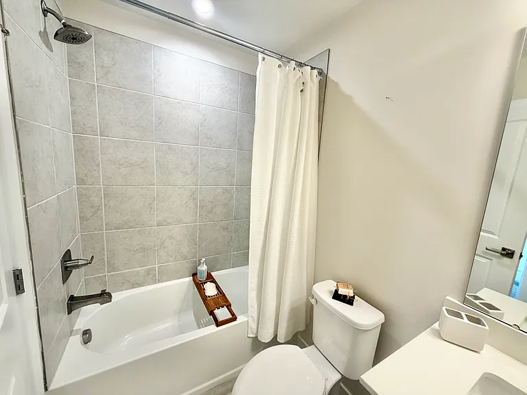 2nd bedroom attached full bathroom