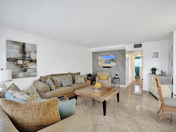 5th image of 802 SE 7th Street #405