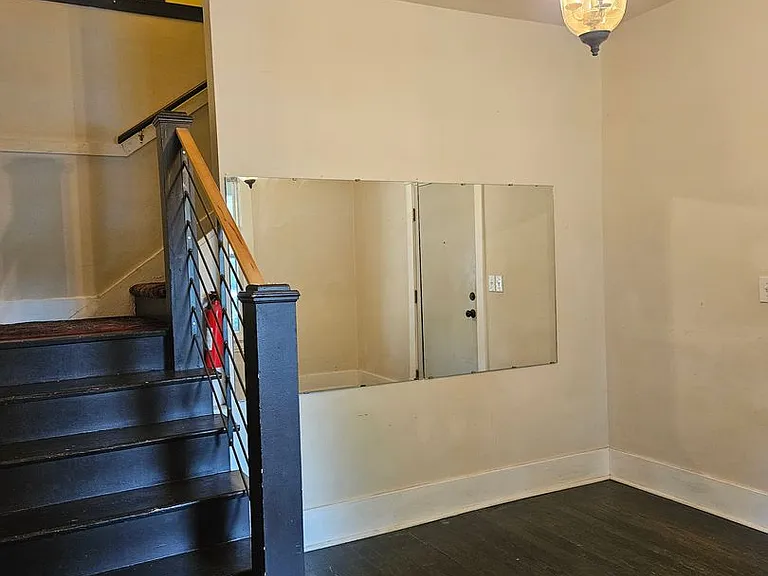 318-320 W Myrtle St — Photo 32