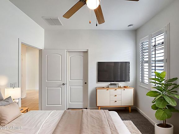 4th image of 1623 N BEVERLY --