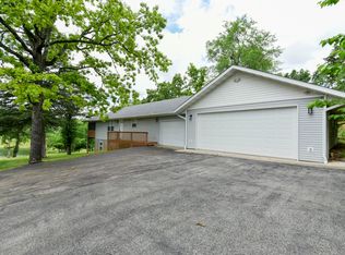 41 Quiet Lake Dr, Reeds Spring, MO 65737
