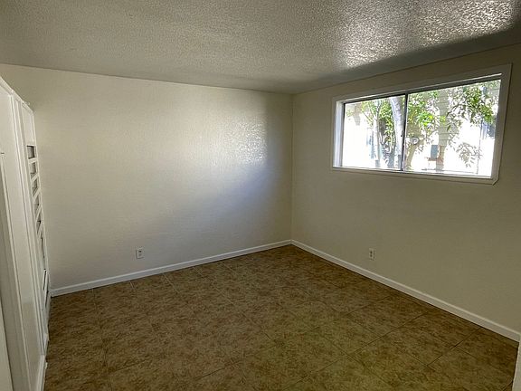 5th image of 25200 Gentian Ave