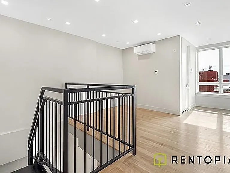 922 Dekalb Ave #5F — Photo 5