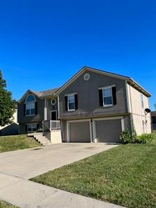 9805 E 221st St, Peculiar, MO, 64078