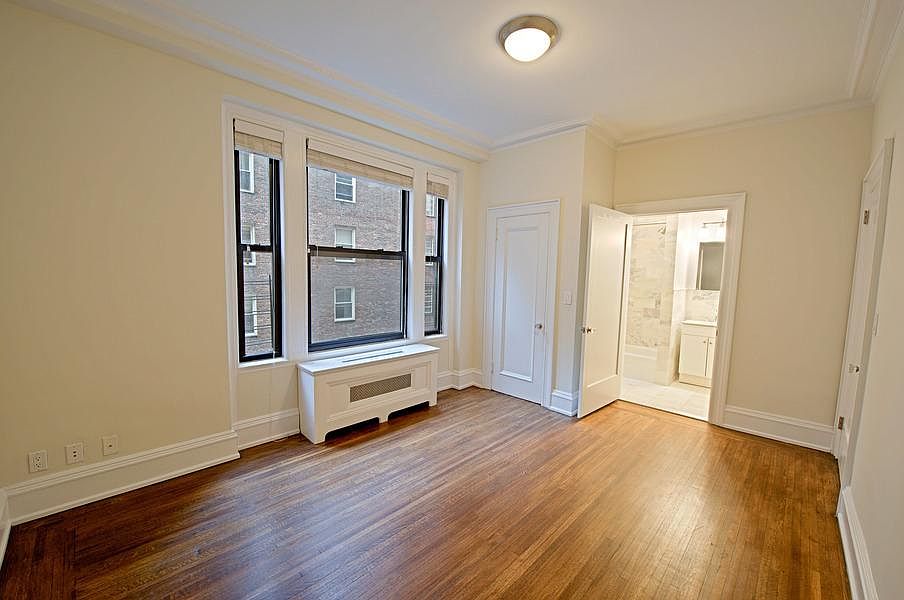 1st image of 1045 Park Ave