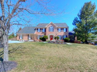 1940 Wooded Ridge Ct, Fogelsville, PA 18051