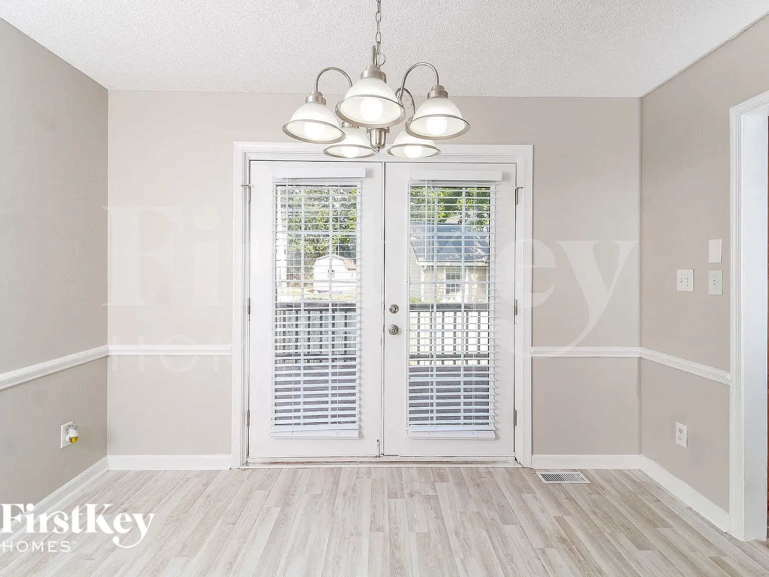 3 bed, 2.5 bath, 1430 sqft, $1,940 — Photo 3