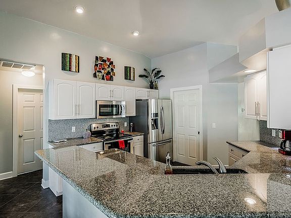 3rd image of 4106 SW 26th Pl