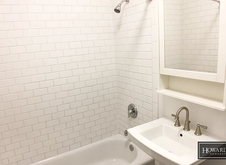513 E Broadway — Photo 6