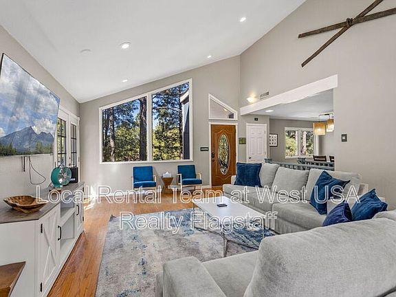 3rd image of 1720 N Doral Way