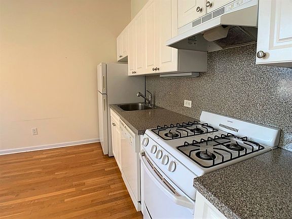 2nd image of 130 E 93rd St #6BB