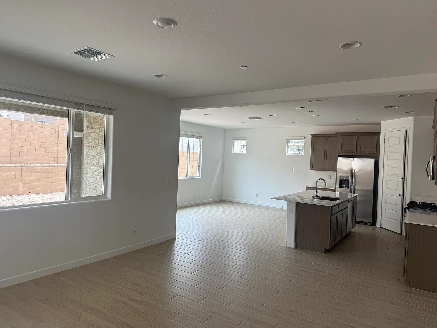 4 bed, 2546 sqft, $2,600 — Photo 4