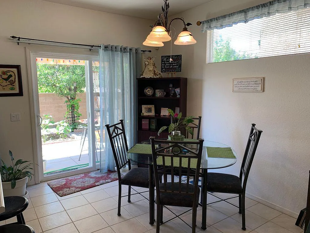2 bed, 2.5 bath, 1305 sqft, $1,949 — Photo 3