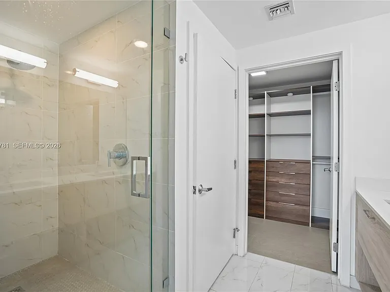 16385 Biscayne Blvd #1919 — Photo 25