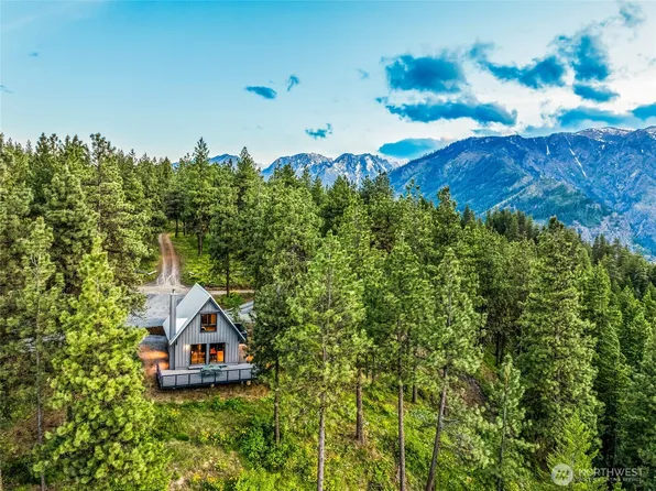 981 Nighthawk Ridge Lane, Leavenworth, WA 98826