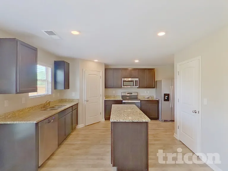 1405 Veranda Ln — Photo 6