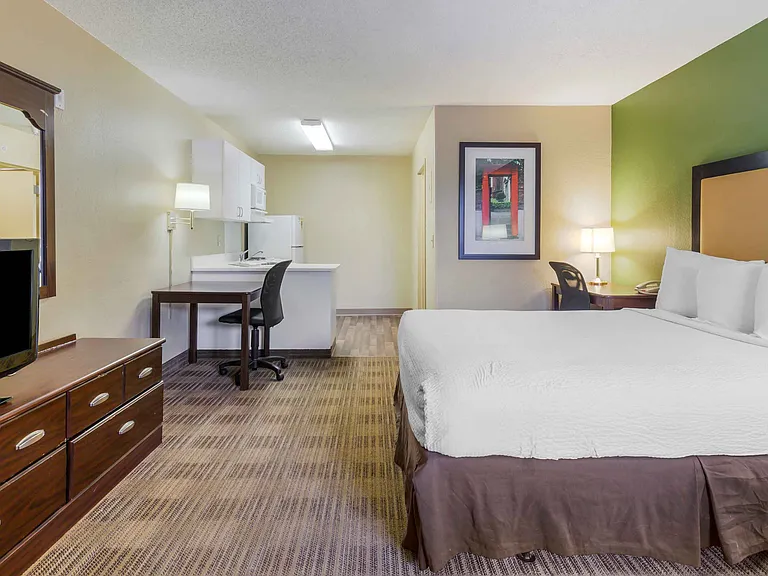 Studio Suite - 1 Queen Bed