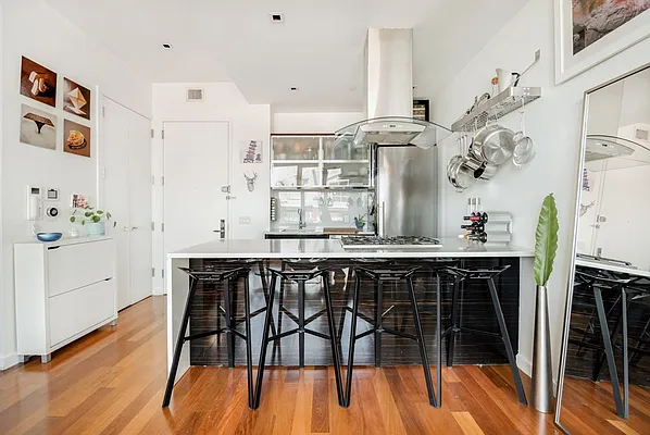 Rented by R New York | media 17