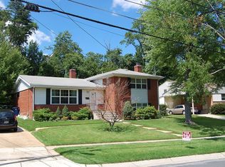9827 Singleton Dr, Bethesda, MD 20817