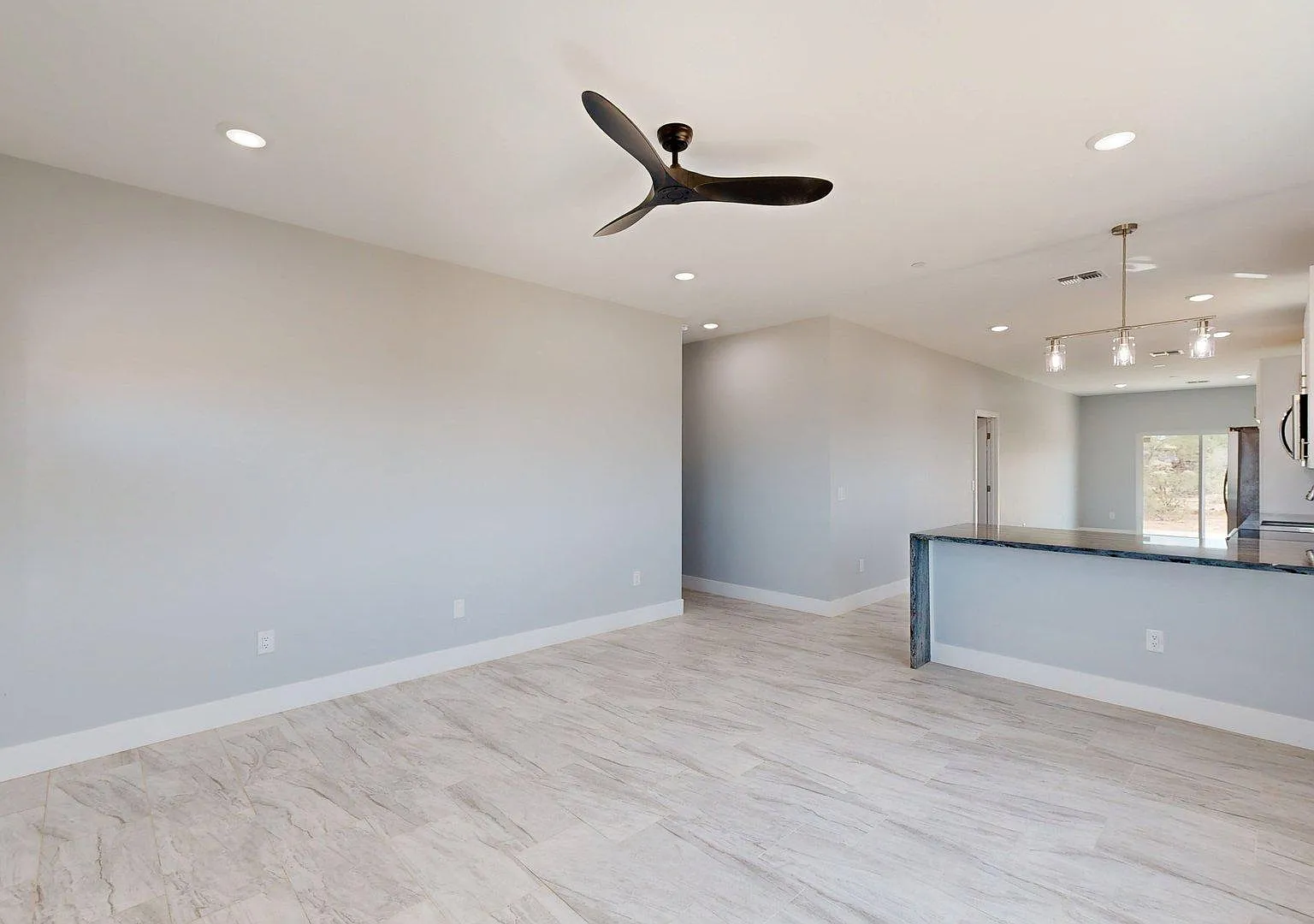 3 bed, 1570 sqft, $2,400 — Photo 4