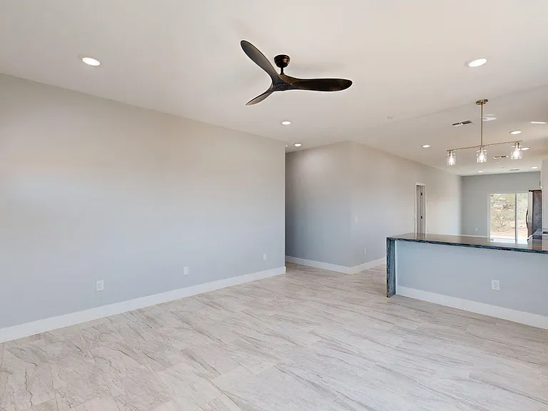 7095 W Los Reales Rd — Photo 4