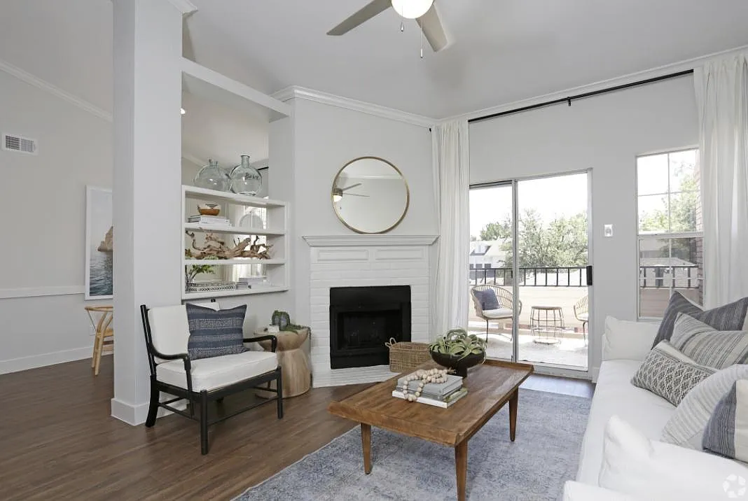 17399 Knoll Trail Dr — Photo 3