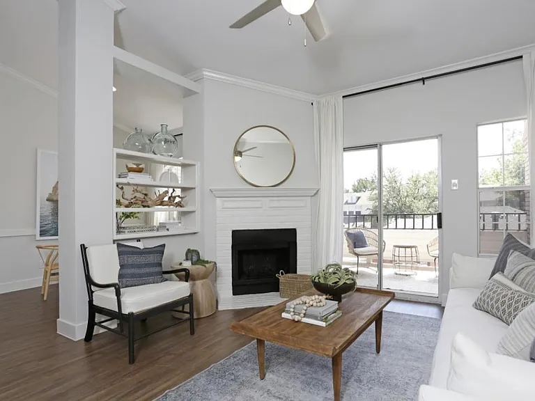 17399 Knoll Trail Dr — Photo 3