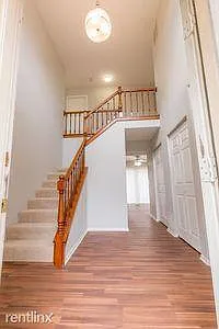 4 bed, 2.5 bath, 2096 sqft, $3,500 — Photo 2