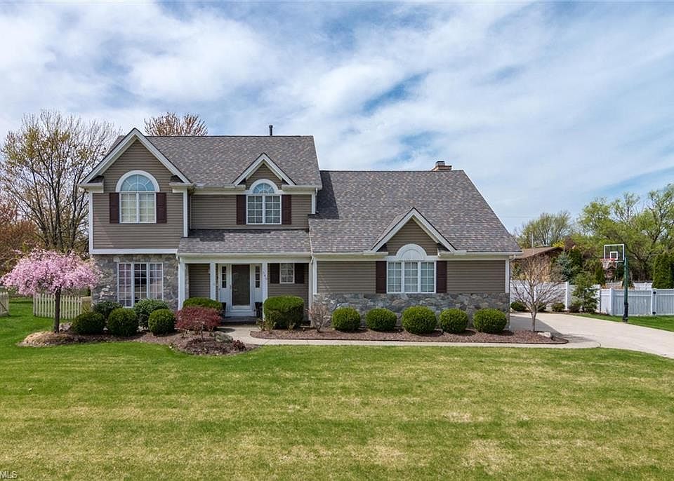 1st image of 540 Blossom Dr