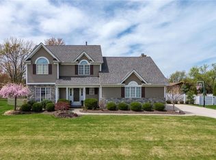 540 Blossom Dr, Amherst, OH 44001