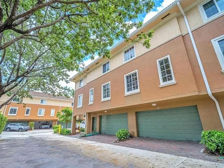 2845 NE 185th St #Townhouse 903 — Photo 4