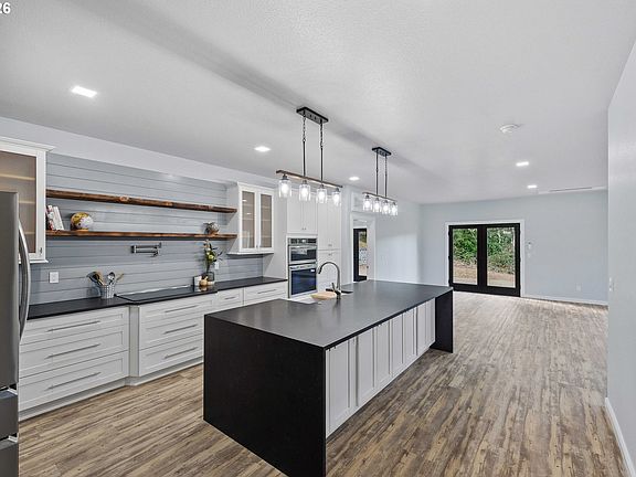 4th image of 905 Bellevue Dr