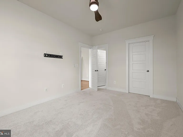 212 Upper Brook Ter — Photo 41