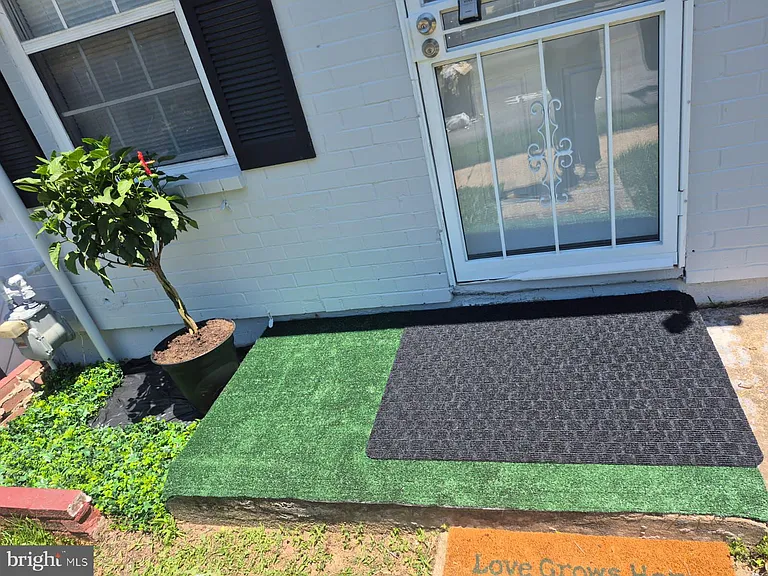 1835 Village Green Dr — Photo 8
