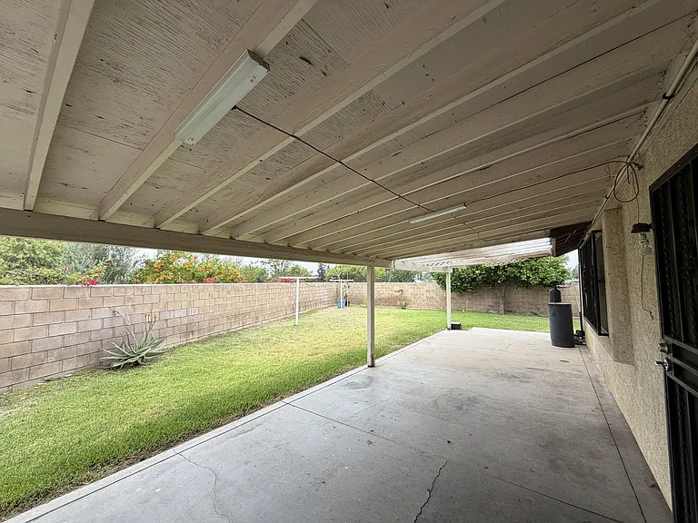 560 S Quince Ave — Photo 26
