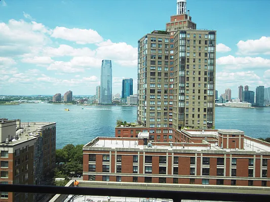 Rented by CCG Real Estate Brokerage | media 21