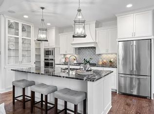 2961 Highwood Dr, Chanhassen, MN 55317